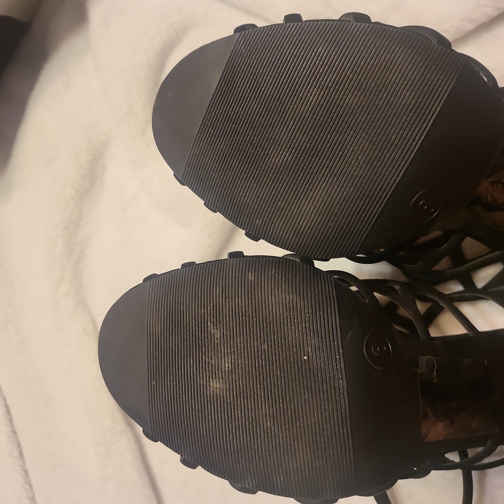 Heels - Picture 5 of 5